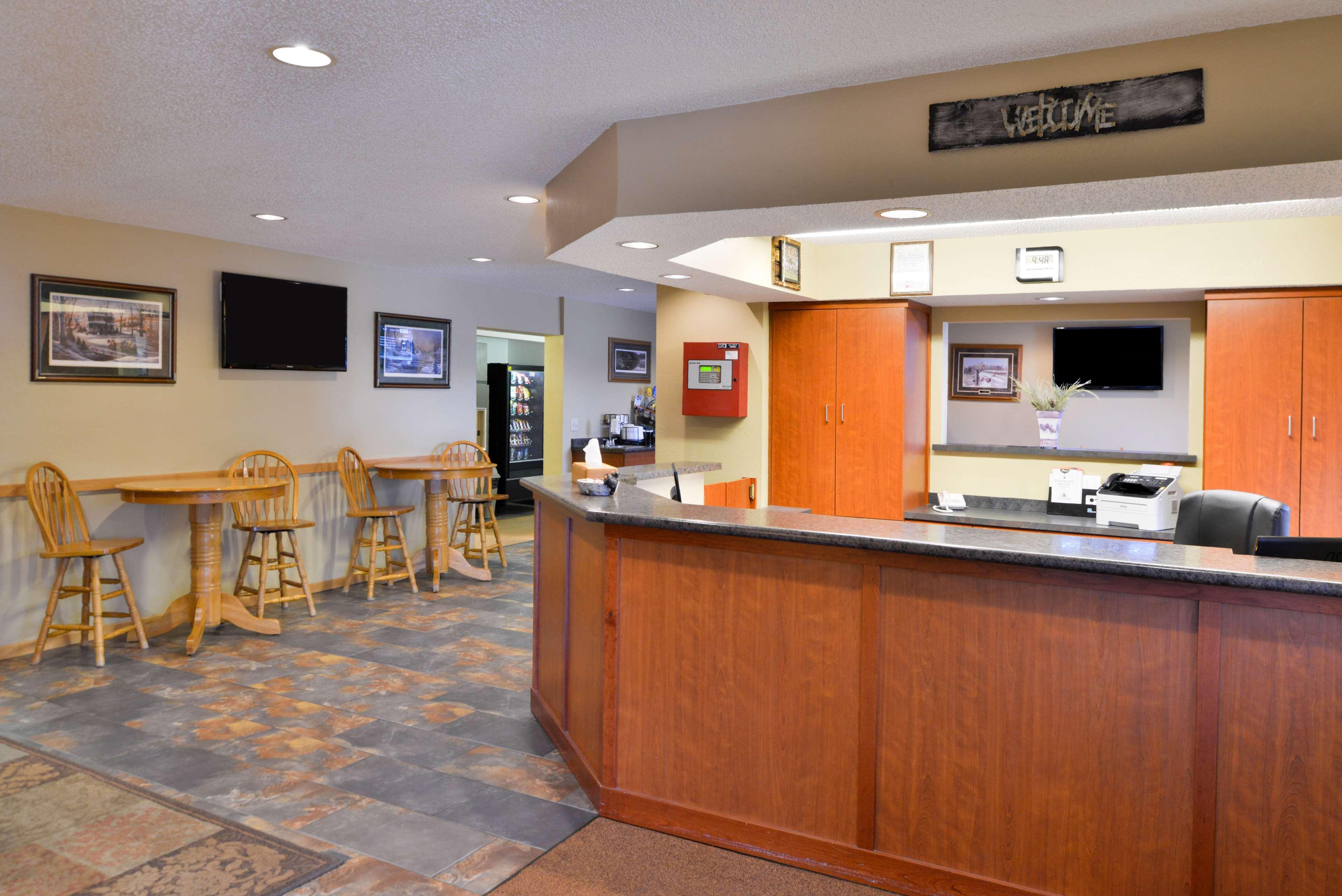 America'S Best Value Inn & Suites Интернашенал-Фолс Экстерьер фото